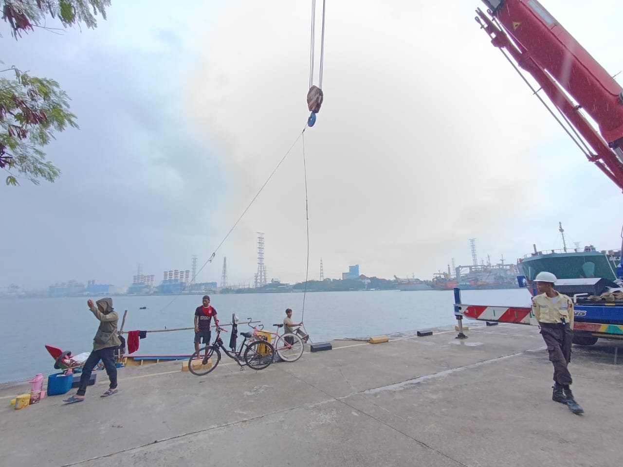 Pemasangan mercusuar di pt eka nuri